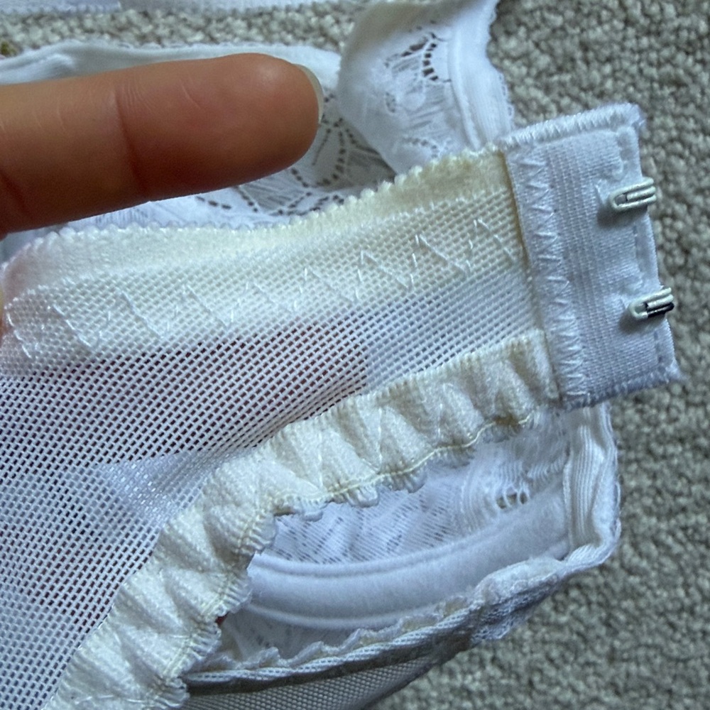 Lace Underwire Bra Size 36B - Picture 6 of 9